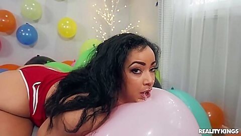 Muscular Female XXX Videos (505)