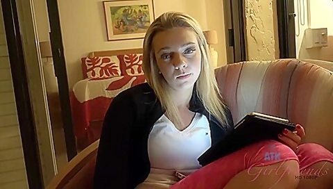 Footjob XXX Videos (817)