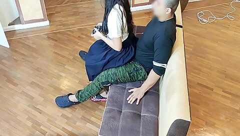 Jugando Video Juegos Sentada En Las Piernas De Su Pervertido Tio En Ley 19 Min - Teaser Video